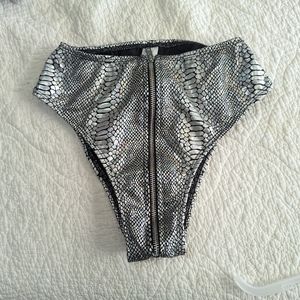 Roma Pole Wear Bottoms Size M/L Snake Print